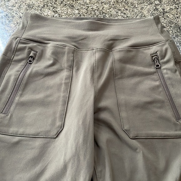 The North face joggers / hiking leggings in Army Green - Picture 7 of 9